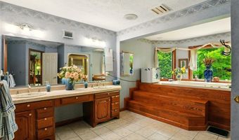 2526 Ashbrook Dr, Ashtabula, OH 44004
