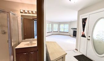 1111 Saint Andrews Ct, Algonquin, IL 60102