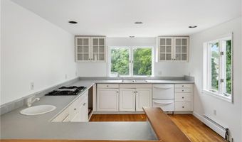 34 East St, Newport, RI 02840