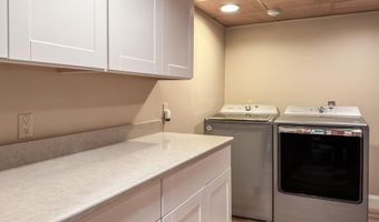 6 Williamsburg Ln, Bedford, NH 03110