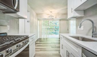 4939 AMERICANA Dr 106, Annandale, VA 22003