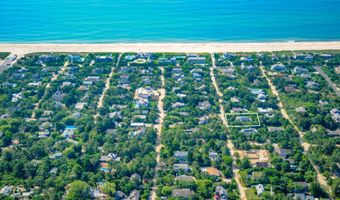 54 Gardiner Dr, Amagansett, NY 11930