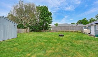 29 Rosedale Dr, Bristol, RI 02809