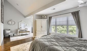 28 Crestview Ln 28, Danbury, CT 06810