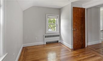 29 Cormier Rd, Lincoln, RI 02865