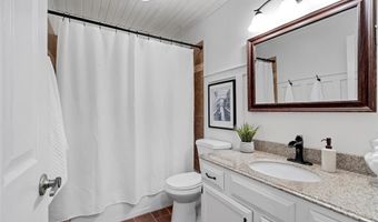 1431 Dietrich Oaks Dr, Ballwin, MO 63021