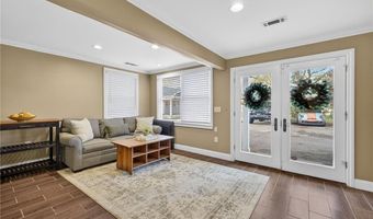 1040 Lindridge Dr NE, Atlanta, GA 30324