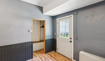 56 Chapel St, Augusta, ME 04330