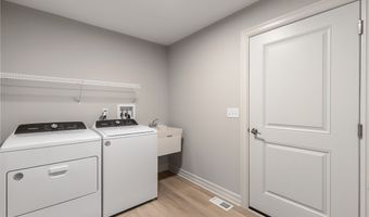 30 Essex Woods Ln B, Amherst, NY 14228
