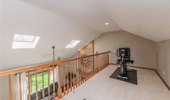 18561 Hunters Pointe Dr, Strongsville, OH 44136