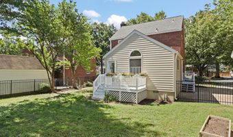 2323 N BURLINGTON St, Arlington, VA 22207