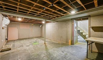 21 Delway Rd, East Providence, RI 02914