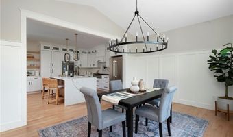 5 Braeburn Cir, Cranston, RI 02921