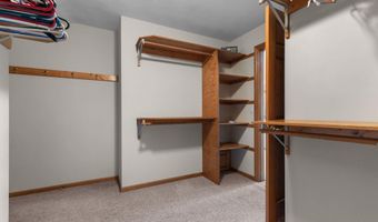 512 W ROLLING MEADOWS Ln, Appleton, WI 54913