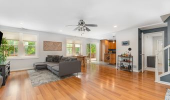 1237 Fox River Dr, Algonquin, IL 60102