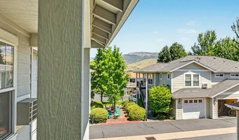2214 McCall Dr, Ashland, OR 97520