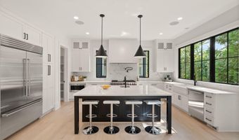 112 N HIGHLAND St, Arlington, VA 22201