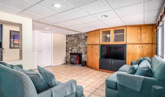 38 N Lake Shore Dr, Brookfield, CT 06804