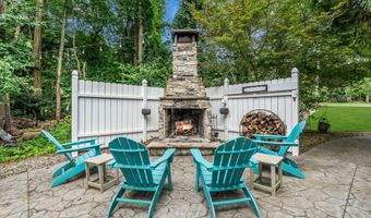 156 Magnolia Ln, Middletown, NJ 07748