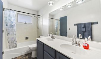 409 Maplewood Dr, Antioch, IL 60002