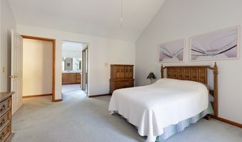 200 GREENTREE Cir, Aurora, OH 44202