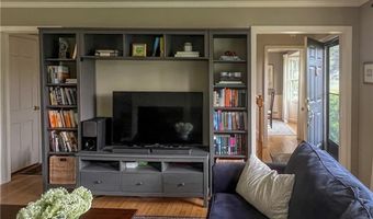 9 South Dr, Middletown, RI 02842