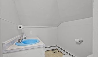 403 Commonwealth Ave, Warwick, RI 02886