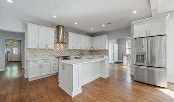 829 AVENUE C, Bayonne, NJ 07002