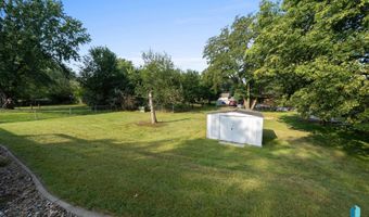 313 S 6th Ave, Brandon, SD 57005