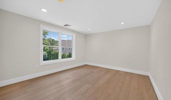 61 Applegate Rd, Cranston, RI 02920
