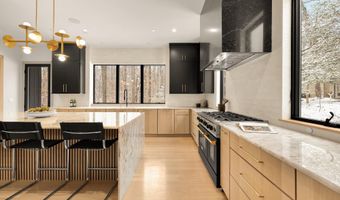 6916 CARMICHAEL Ave, Bethesda, MD 20817