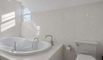 143 Oak St, Amityville, NY 11701