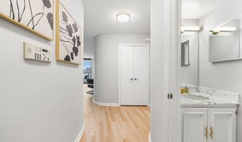 1101 S ARLINGTON RIDGE Rd 212, Arlington, VA 22202