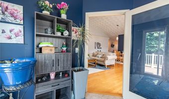5 Sweet Corn Dr, Cranston, RI 02921