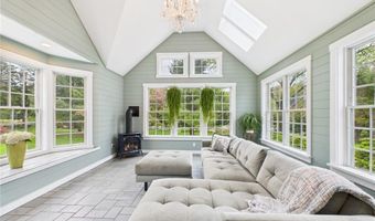 50 Intrepid Ln, Jamestown, RI 02835
