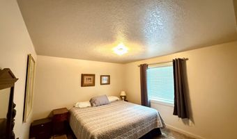 110 Lakeshore Dr, Cascade, ID 83611