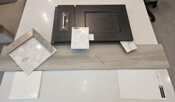 1195 E GLENEAGLE Dr, Chandler, AZ 85249