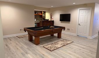 9049 HOLLY LEAF Ln, Bethesda, MD 20817