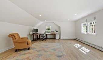 158 Kettle Hole Rd, Bolton, MA 01740