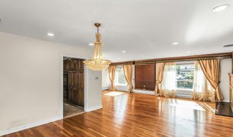 260 Oakridge Ln, Albertson, NY 11507