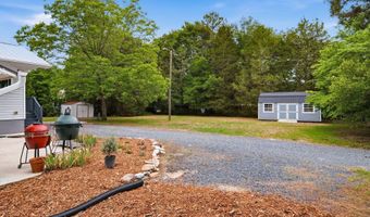 1302 Crest Dr, Aberdeen, NC 28315