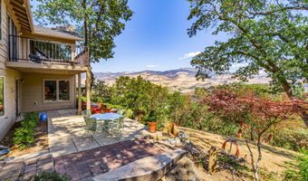 290 Skycrest Dr, Ashland, OR 97520