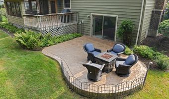 914 Scott St, Algonquin, IL 60102