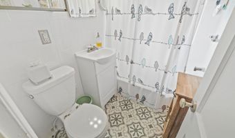 2422 S OAKLAND St, Arlington, VA 22206