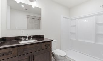 915 S Hudson Ave, Aurora, MO 65605