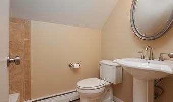 30 Oxford Ln, Aberdeen, NJ 07747