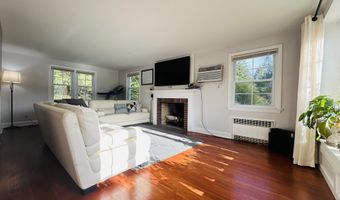 37 Weed St, New Canaan, CT 06840