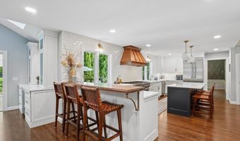 5 Spring Hill Rd, Bedford, NH 03110