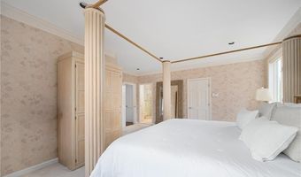40 Alpine Estates Dr, Cranston, RI 02921