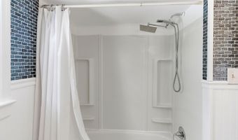19 Harpoon St, Beachwood, NJ 08722
